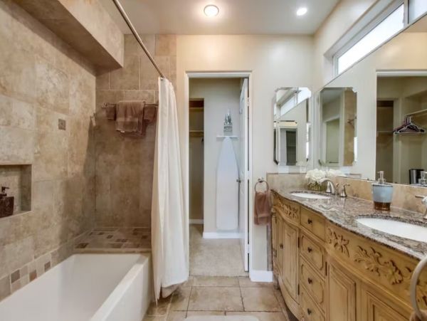Bay Front Three Bedroom Vacation Villa in Mission Beach