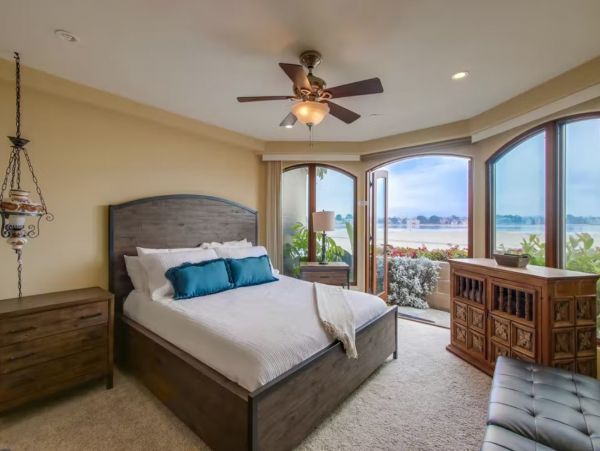Bay Front Three Bedroom Vacation Villa in Mission Beach