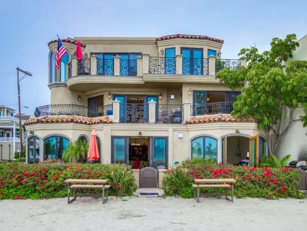 Bay Front Three Bedroom Vacation Villa in Mission Beach