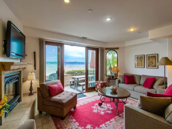 Bay Front Three Bedroom Vacation Villa in Mission Beach