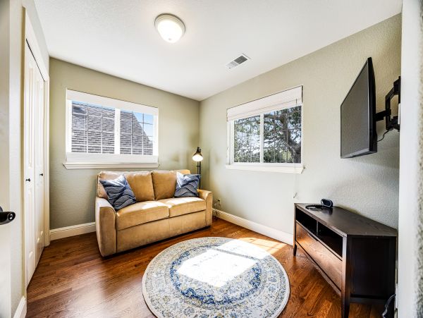 Luxury Sonoma Vacation Pool Home with Hot Tub Sleeps 8
