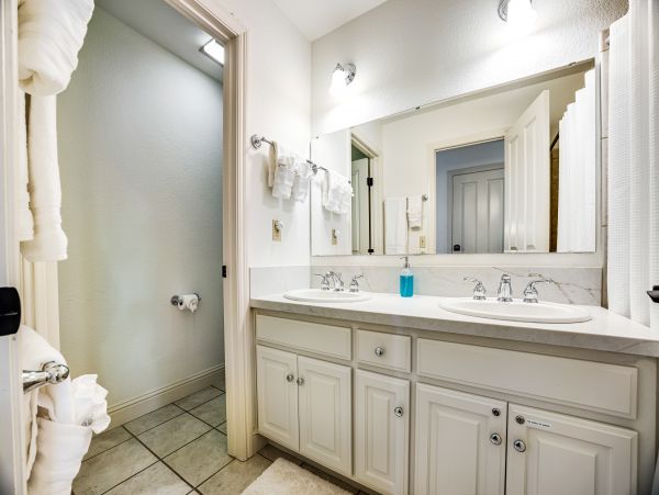 Luxury Sonoma Vacation Pool Home with Hot Tub Sleeps 8