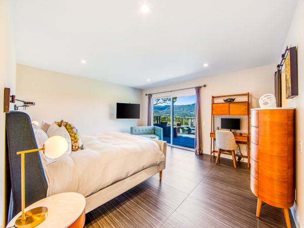 Beautiful 3 Bedroom Home in Sonoma with Great Views