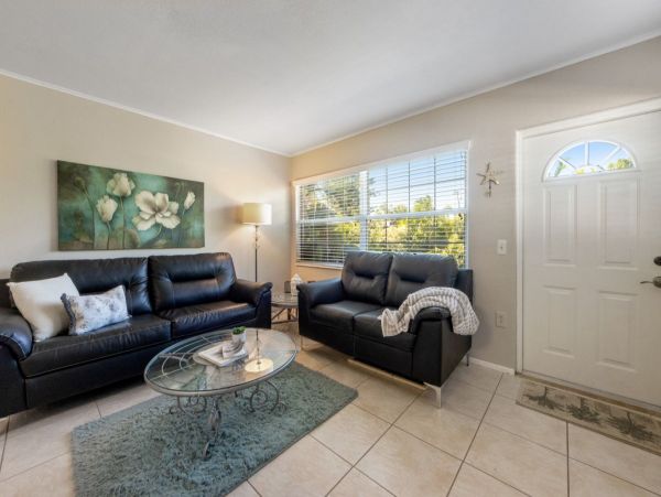 Cozy One Bedroom Vacation Rental in Holmes Beach