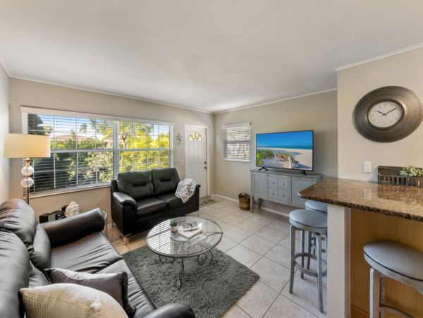 Cozy One Bedroom Vacation Rental in Holmes Beach