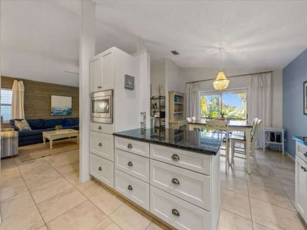 Anna Maria Pool Home Walk to Everything!