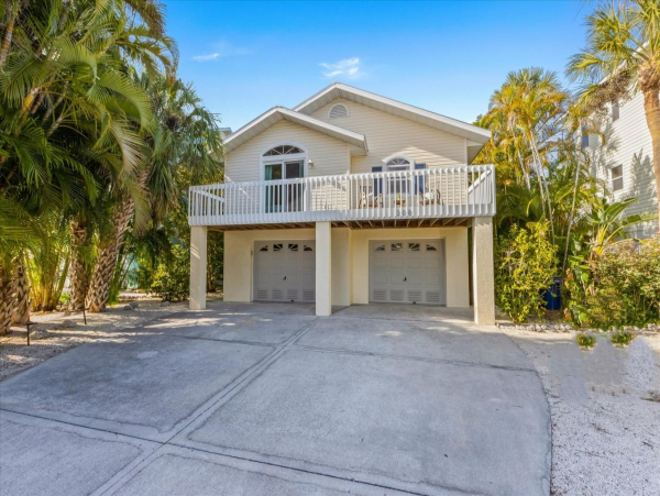 Anna Maria Pool Home Walk to Everything!