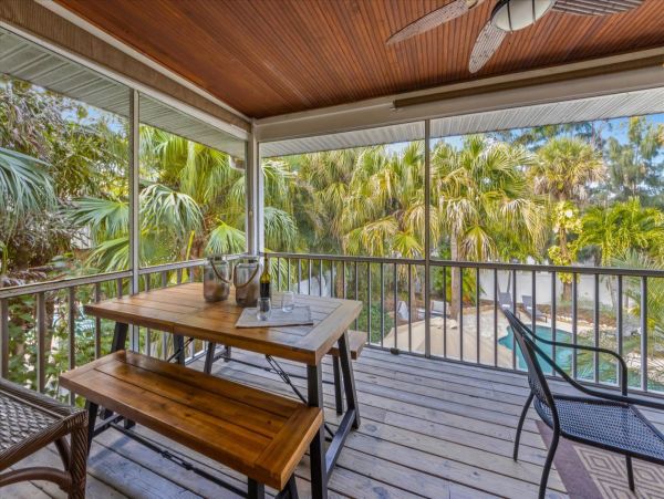 Anna Maria Pool Home Walk to Everything!