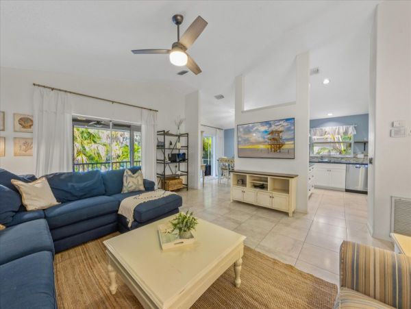 Anna Maria Pool Home Walk to Everything!