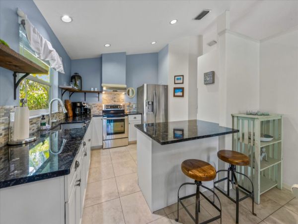 Anna Maria Pool Home Walk to Everything!