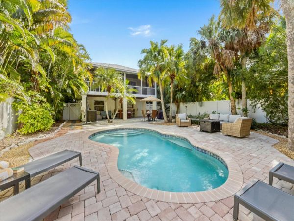 Anna Maria Pool Home Walk to Everything!