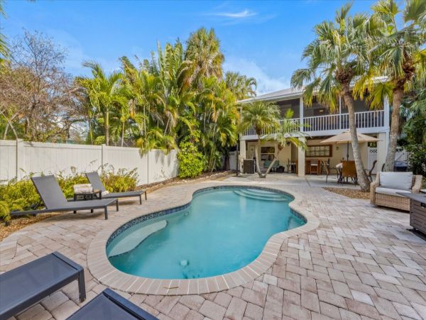 Anna Maria Pool Home Walk to Everything!