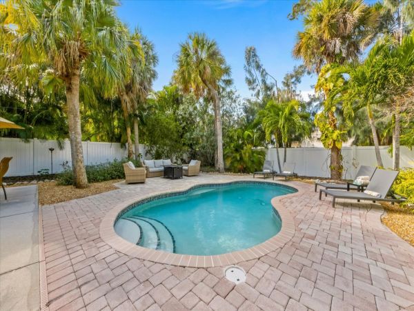 Anna Maria Pool Home Walk to Everything!