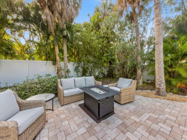 Anna Maria Pool Home Walk to Everything!