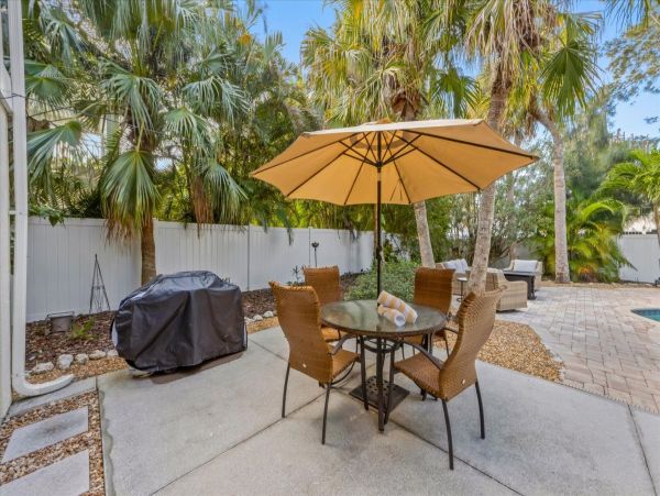 Anna Maria Pool Home Walk to Everything!