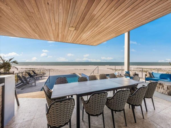 New Luxury Beach House on Anna Maria Island Wow Factor