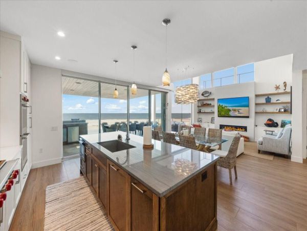 New Luxury Beach House on Anna Maria Island Wow Factor