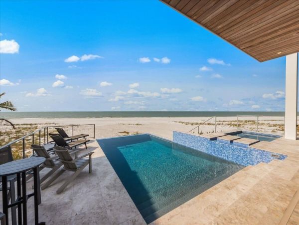 New Luxury Beach House on Anna Maria Island Wow Factor