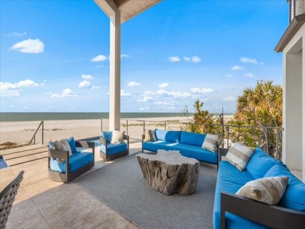 New Luxury Beach House on Anna Maria Island Wow Factor