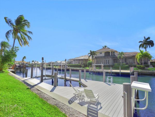 Marco Island Beautiful 3 Bedroom Canal View Home Sleeps 6