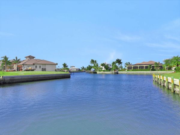 Marco Island Beautiful 3 Bedroom Canal View Home Sleeps 6