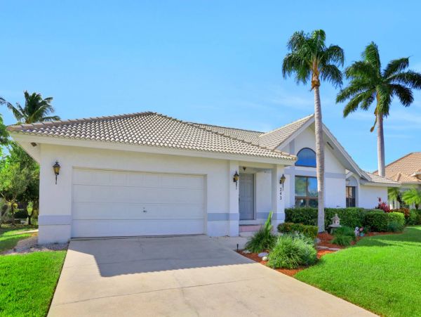 Marco Island Beautiful 3 Bedroom Canal View Home Sleeps 6
