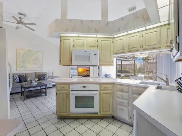 Marco Island Beautiful 3 Bedroom Canal View Home Sleeps 6