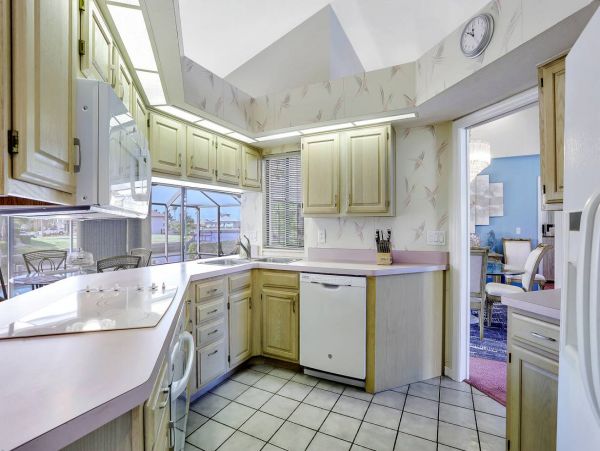 Marco Island Beautiful 3 Bedroom Canal View Home Sleeps 6