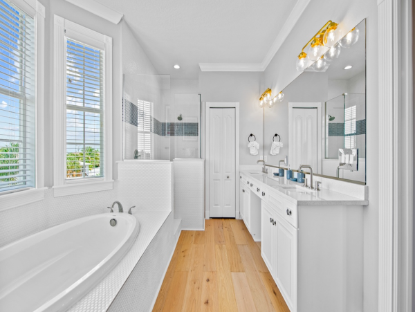 Holmes Beach Vacation Rental - Anna Maria Island Luxury Rental with Pool & Lanai