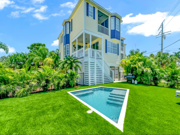 Holmes Beach Vacation Rental - Anna Maria Island Luxury Rental with Pool & Lanai
