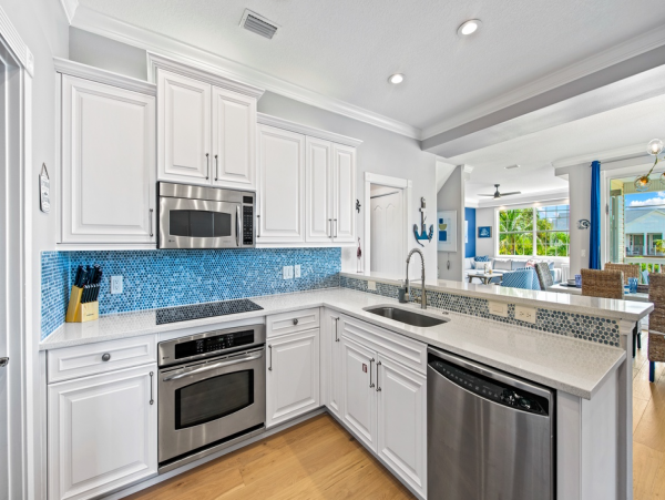 Holmes Beach Vacation Rental - Anna Maria Island Luxury Rental with Pool & Lanai