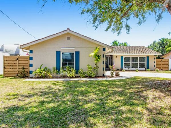 Sarasota Waterfront Three Bedroom Vacation Home