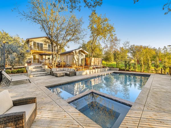 Luxury 3 Bedroom Home with Pool & Spa in Healdsburg