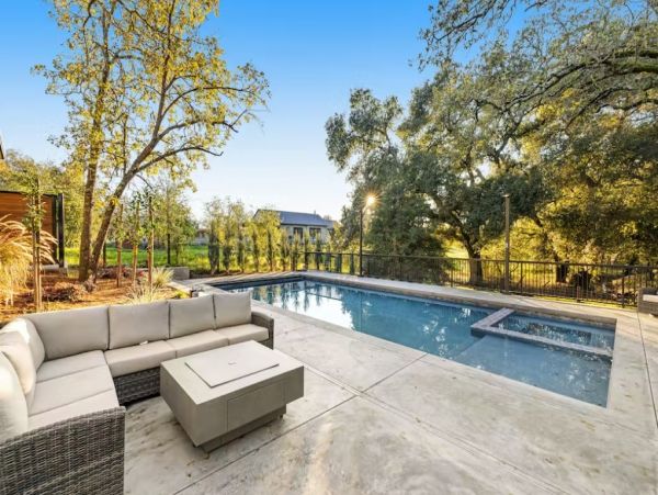 Luxury 3 Bedroom Home with Pool & Spa in Healdsburg
