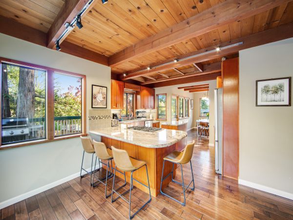 Luxurious 3 Bedroom Home with Spa in Santa Rosa