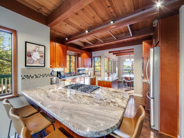Luxurious 3 Bedroom Home with Spa in Santa Rosa