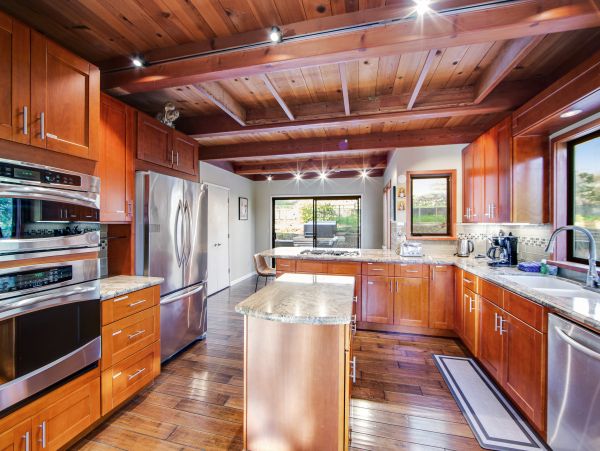 Luxurious 3 Bedroom Home with Spa in Santa Rosa