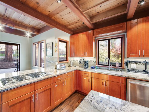 Luxurious 3 Bedroom Home with Spa in Santa Rosa