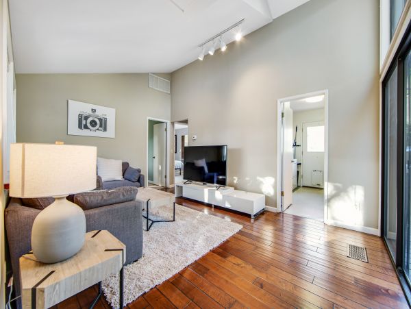 Luxurious 3 Bedroom Home with Spa in Santa Rosa