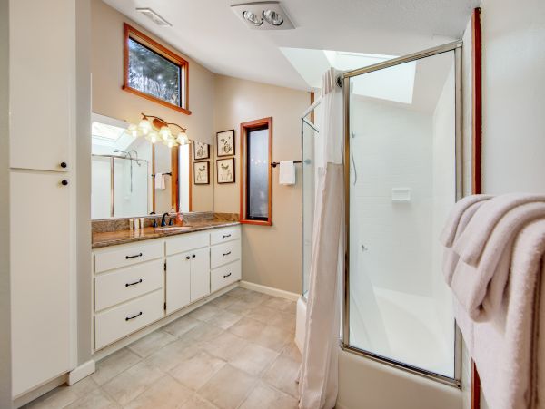 Luxurious 3 Bedroom Home with Spa in Santa Rosa