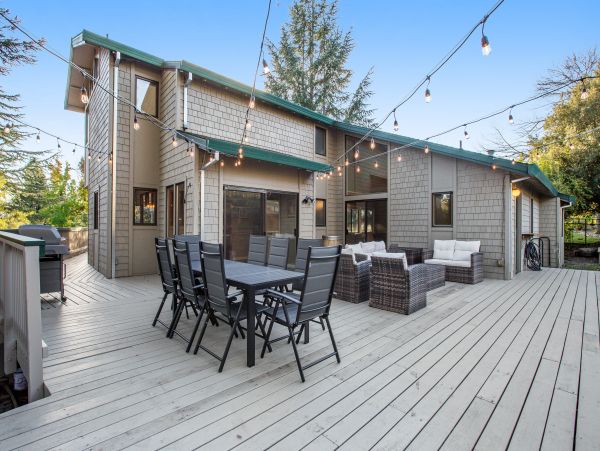 Luxurious 3 Bedroom Home with Spa in Santa Rosa