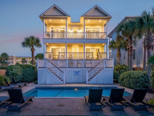 Beautiful 8 Bedroom Vacation Home in Isle of Palms