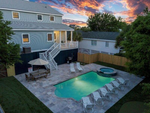 Beautiful 5 Bedroom Vacation Home with Private Pool