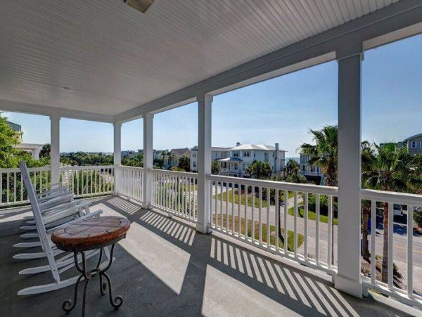 Beautiful 5 Bedroom Vacation Home with Private Pool