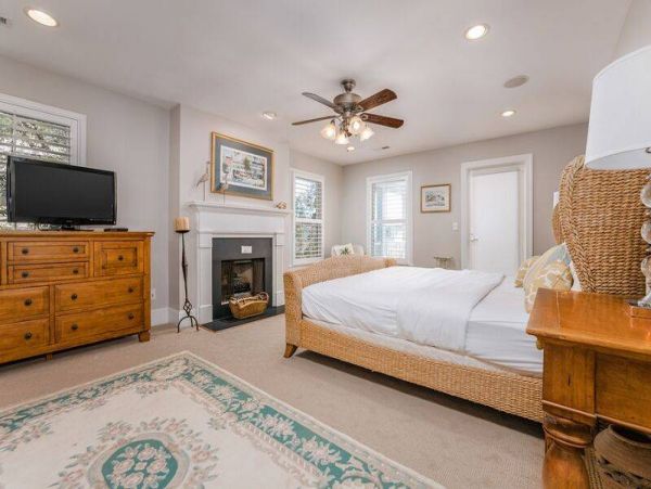 Beautiful 5 Bedroom Vacation Home with Private Pool