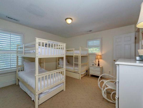 Beautiful 5 Bedroom Vacation Home with Private Pool