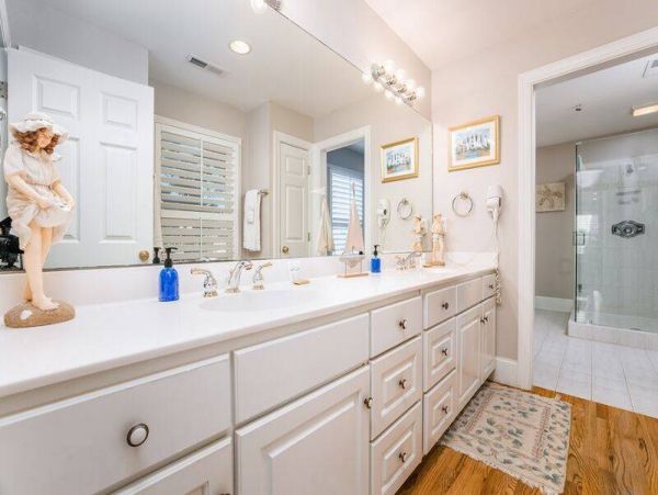 Beautiful 5 Bedroom Vacation Home with Private Pool