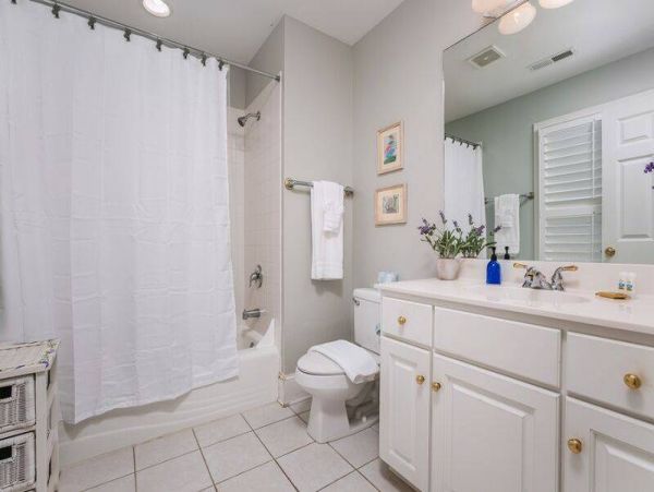 Beautiful 5 Bedroom Vacation Home with Private Pool