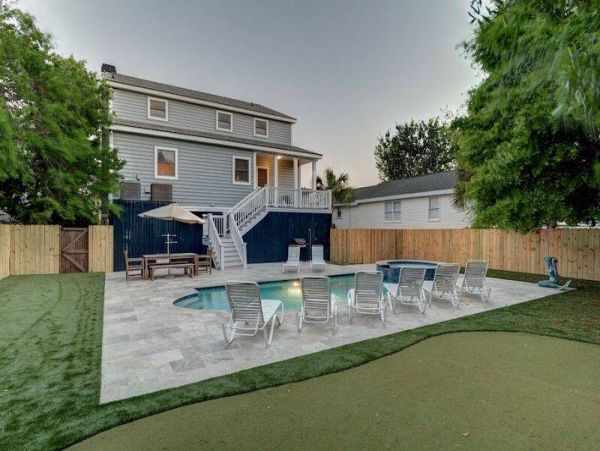 Beautiful 5 Bedroom Vacation Home with Private Pool