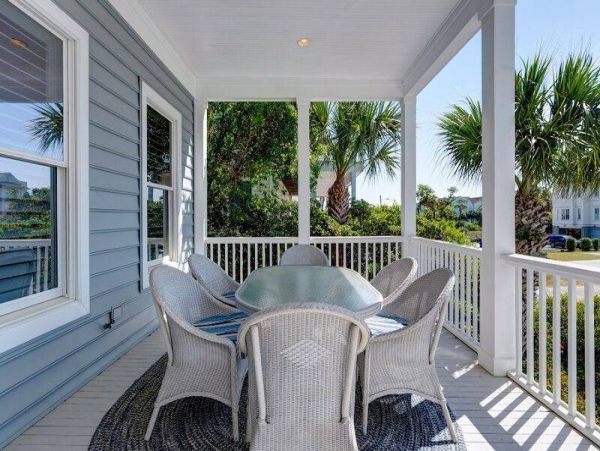 Beautiful 5 Bedroom Vacation Home with Private Pool